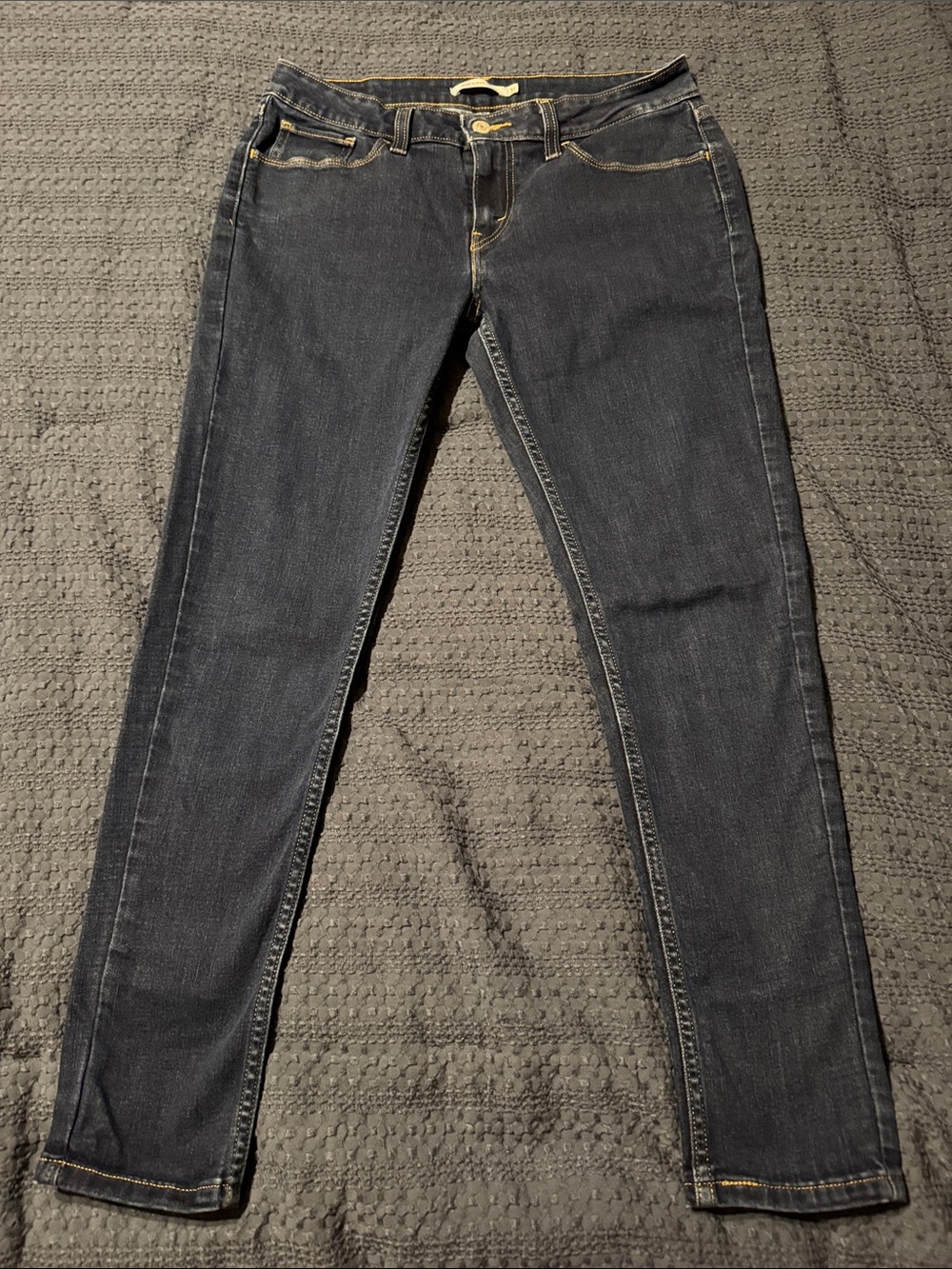 Womenโs Skinny Jeans in Dark Black Wash 535 Levi